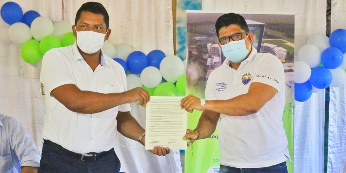 Rector de la Universidad del Magdalena, junto al alcalde de San Zenón.