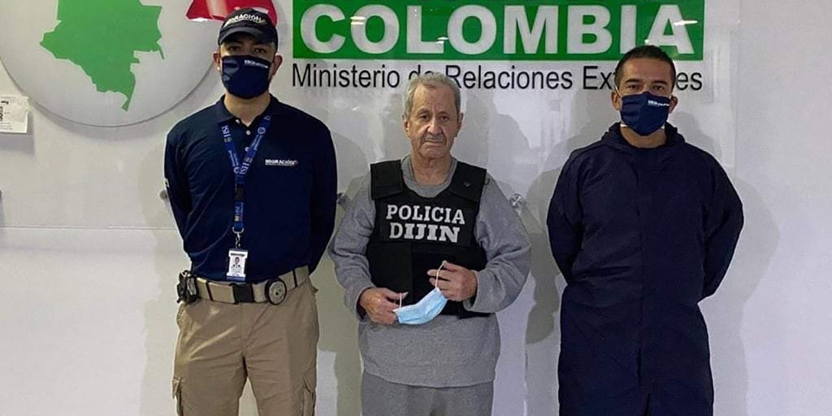 Hernán Giraldo a su llegada a la capital del país.