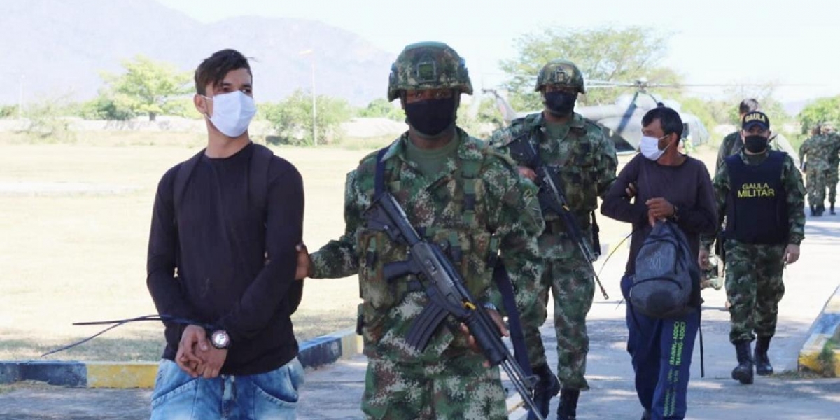 Presuntos guerrilleros capturados.