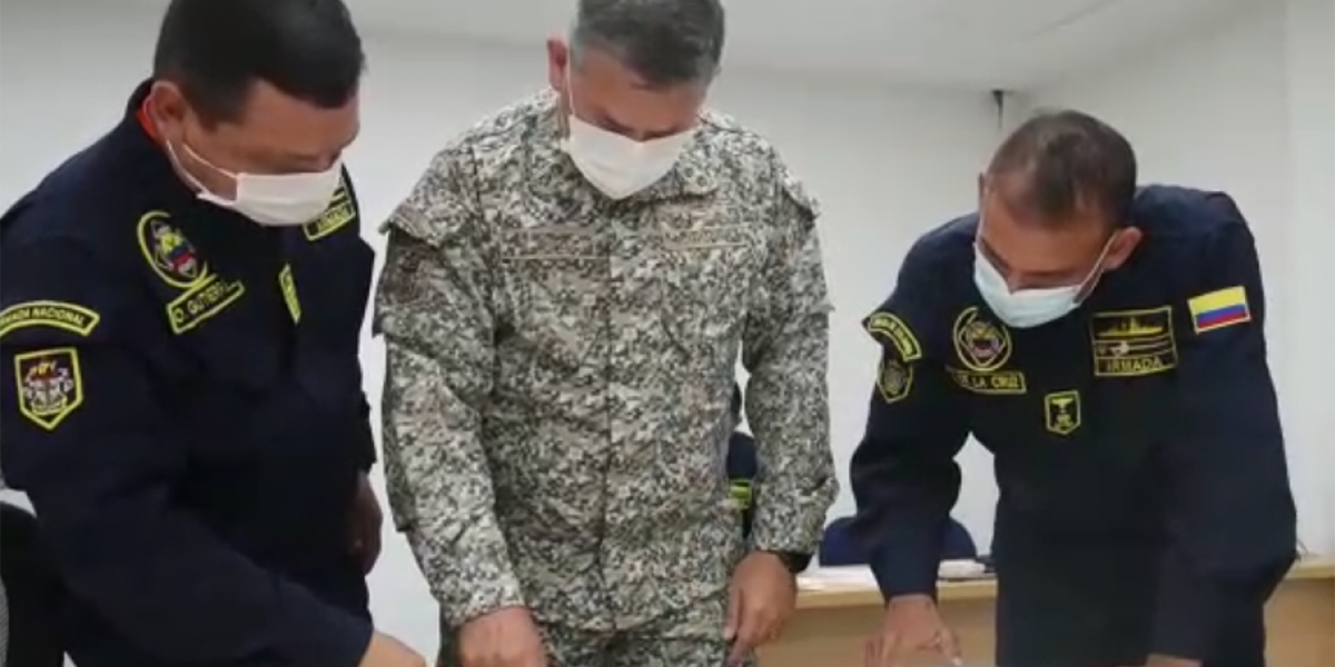 Armada Nacional Miembros de la armada continuan por aire y mar las labores de rescate.
