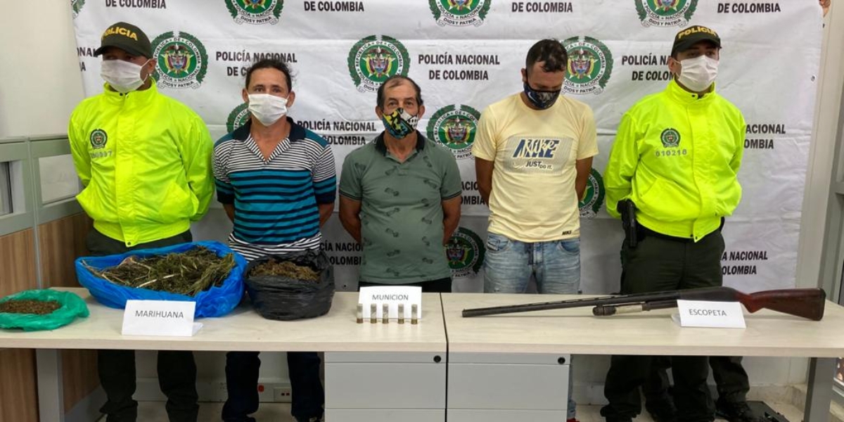 Las autoridades señalaron que alias ‘Pitillo’ presenta antecedentes por el delito de amenazas y alias ‘Escalona’ por tráfico, fabricación y porte de estupefacientes.