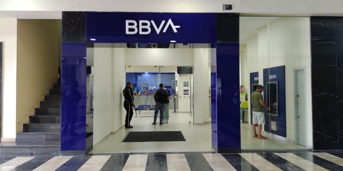 Zona Cero Banco al que llegaron los delincuentes.