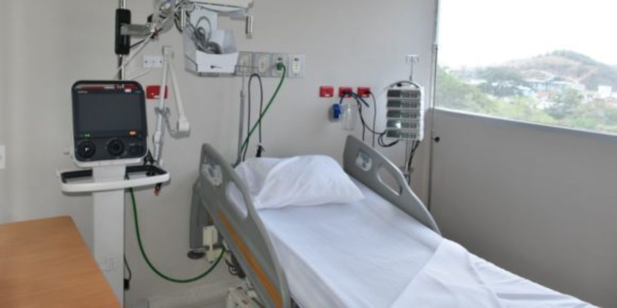 Hospital Julio Méndez Barreneche Por los altos costos cierran 18 camas UCI.