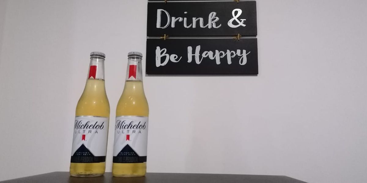 La cerveza Michelob Ultra está disponible en tiendas autorizadas.