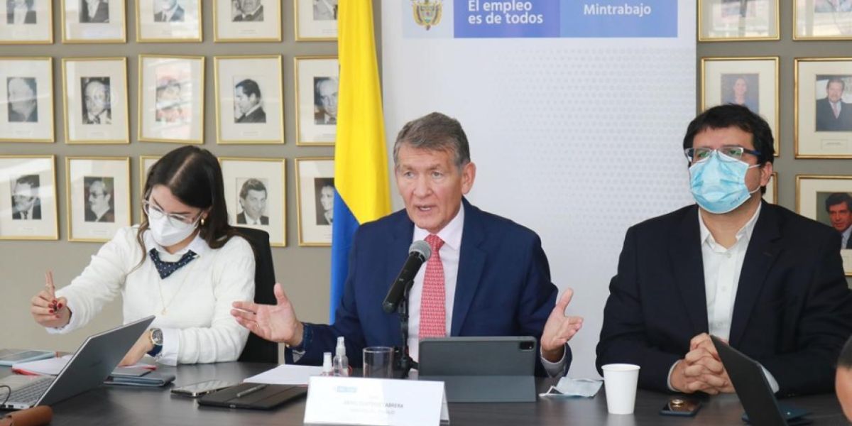 Cortesía Ministro de Trabajo, Ángel Custodio Cabrera, en la instalación de la mesa de concertación del salario mínimo.