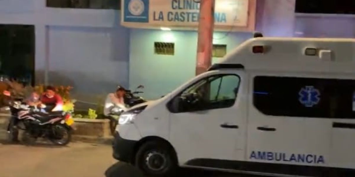 Hasta la clínica La Castellana fueron trasladadas las personas baleadas.