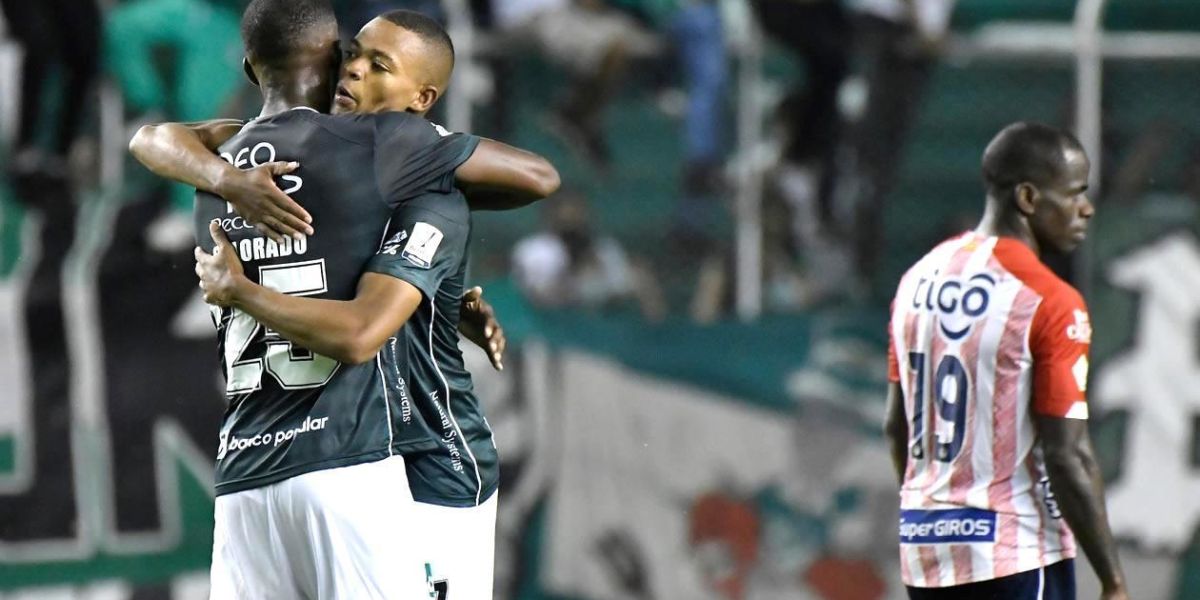 Harold Preciado celebrando el primer gol con Andrés Colorado.