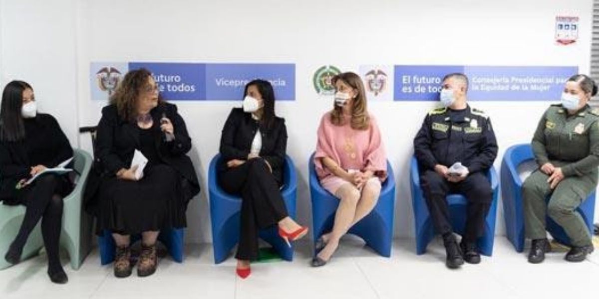 Cortesía También se lanzó una cartilla que les permitirá a las mujeres detectar, más fácil, posibles señales de agresión.