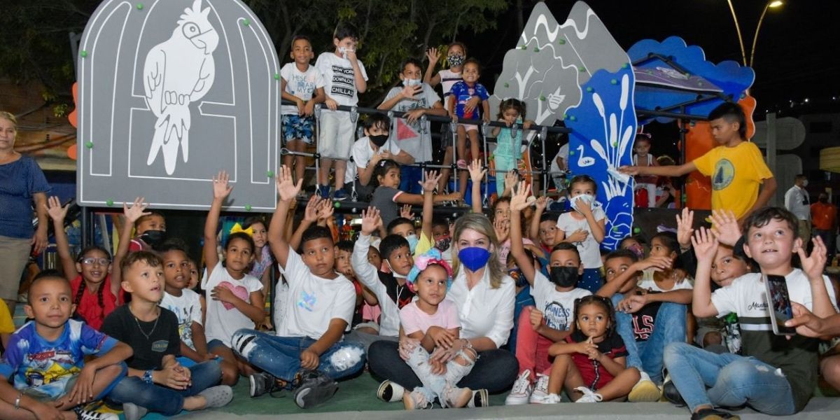 Alcaldesa de Santa Marta en la inauguración de los parques