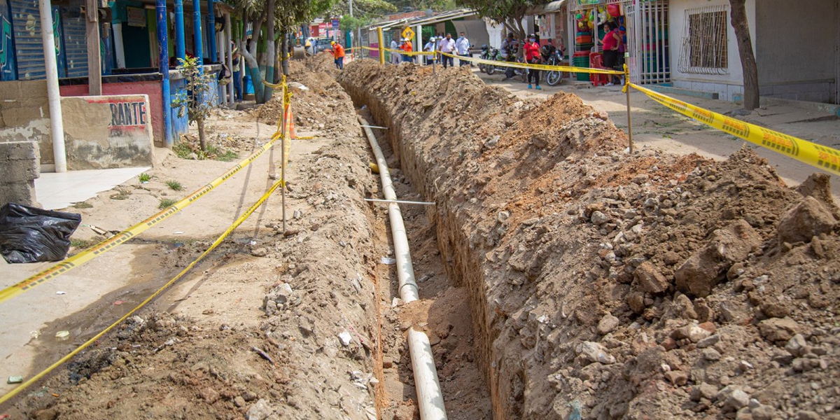 Labores de instalación de la tubería en Cristo Rey.