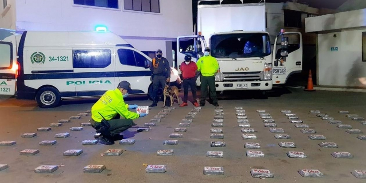 Policía del Cesar Un total de 130 kilos de cocaína que se movilizaban en un camión fueron incautadas por la Policía Nacional.