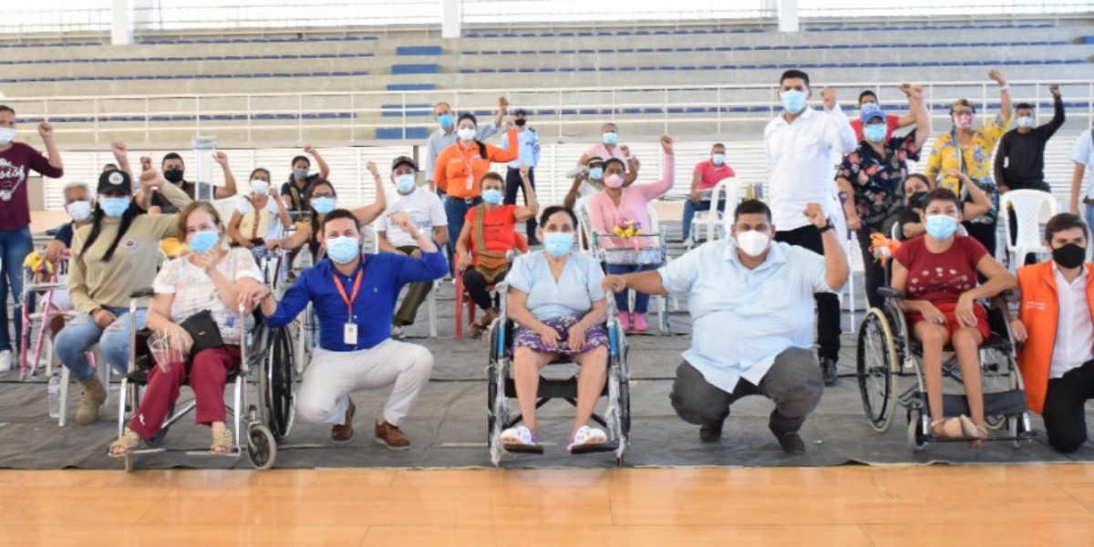 Entrega de implementos a las personas con discapacidad en el Distrito. cortesía