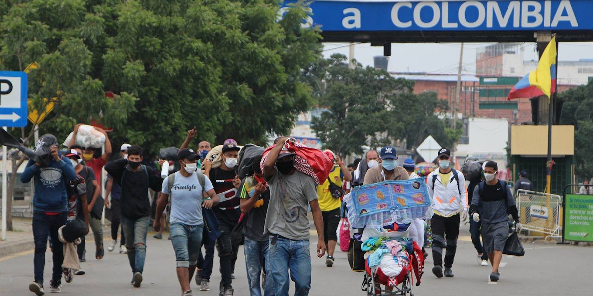 Más de 1.6 millones de venezolanos han decidido radicarse en Colombia, muchos de ellos huyendo de su gobierno. 