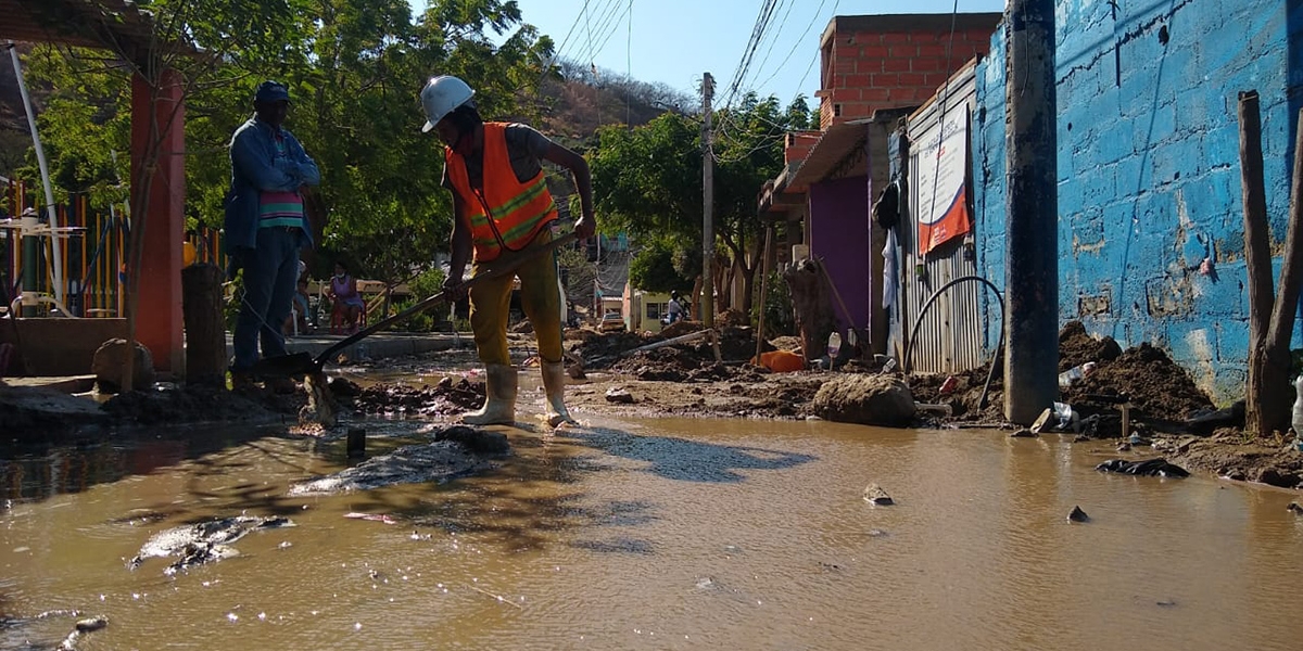 Barrio Paraíso de Santa Marta, inundado tras daños en tuberías del sector. 