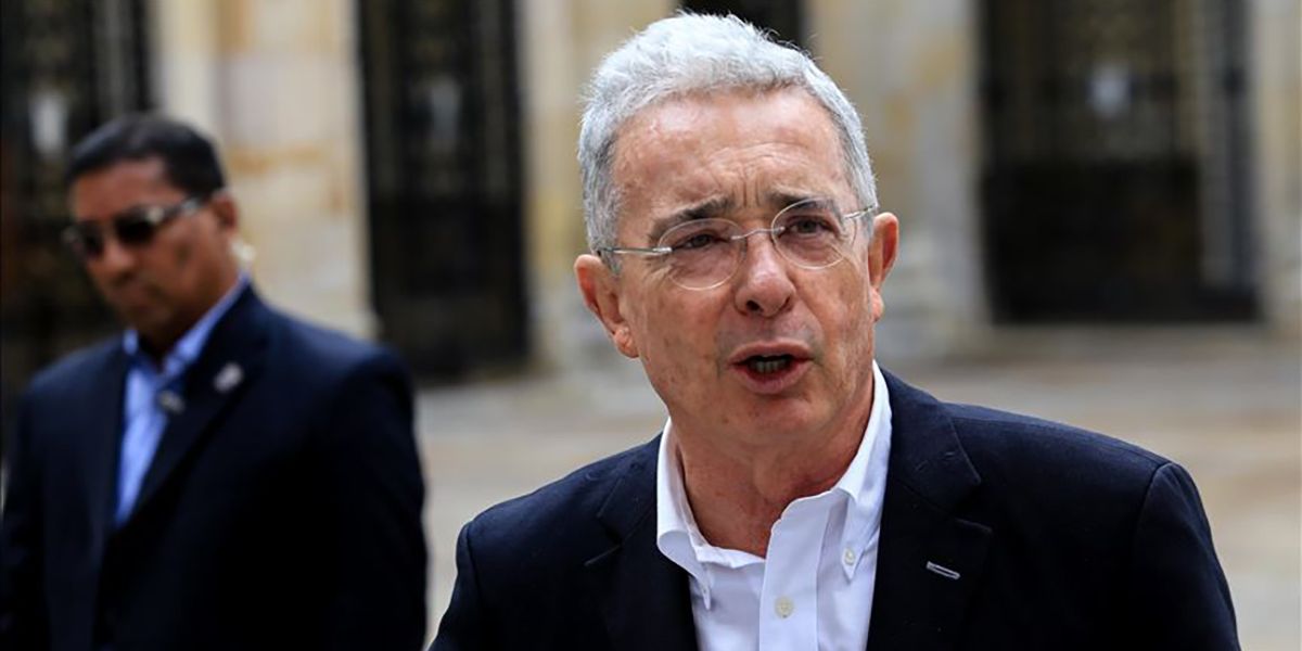 Internet Álvaro Uribe Vélez, expresidente y exsenador de la república.