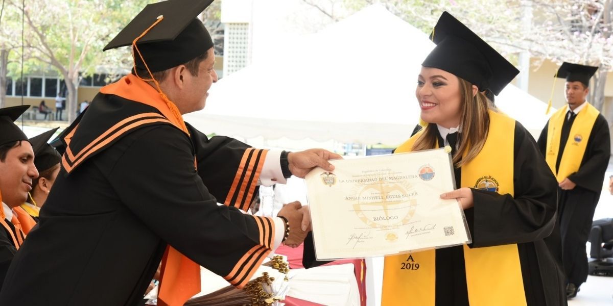 Universidad del Magdalena Graduadas de la Universidad del Magdalena