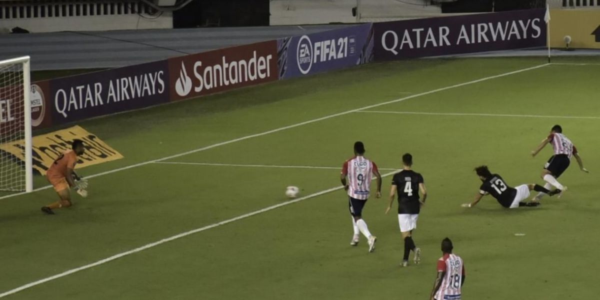 Teófilo Gutiérrez anota el 2-0 ante Caracas FC.