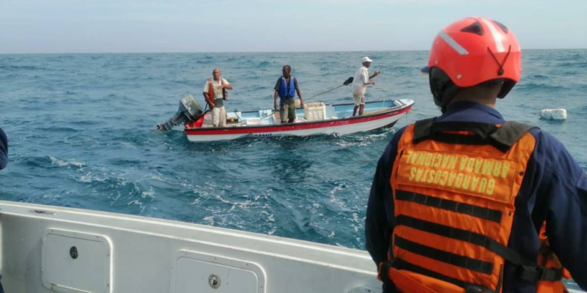 Pescadores rescatados en Cartagena.