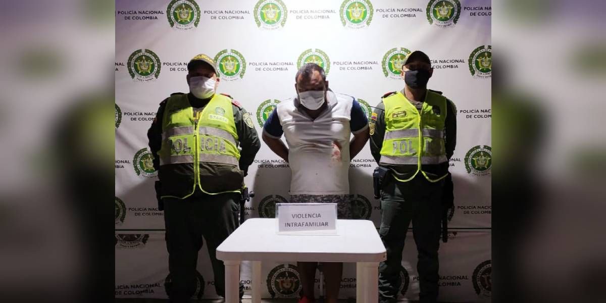 Policía Carlos Flórez Palmar.