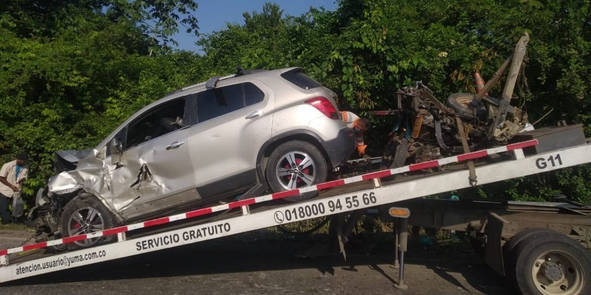 Así quedó uno de los vehículos implicados en el accidente.