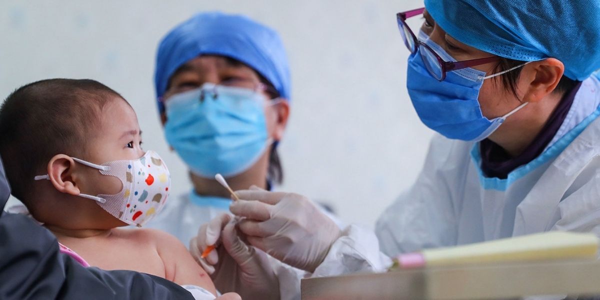 Agencia EFE China autorizó vacuna en niños.