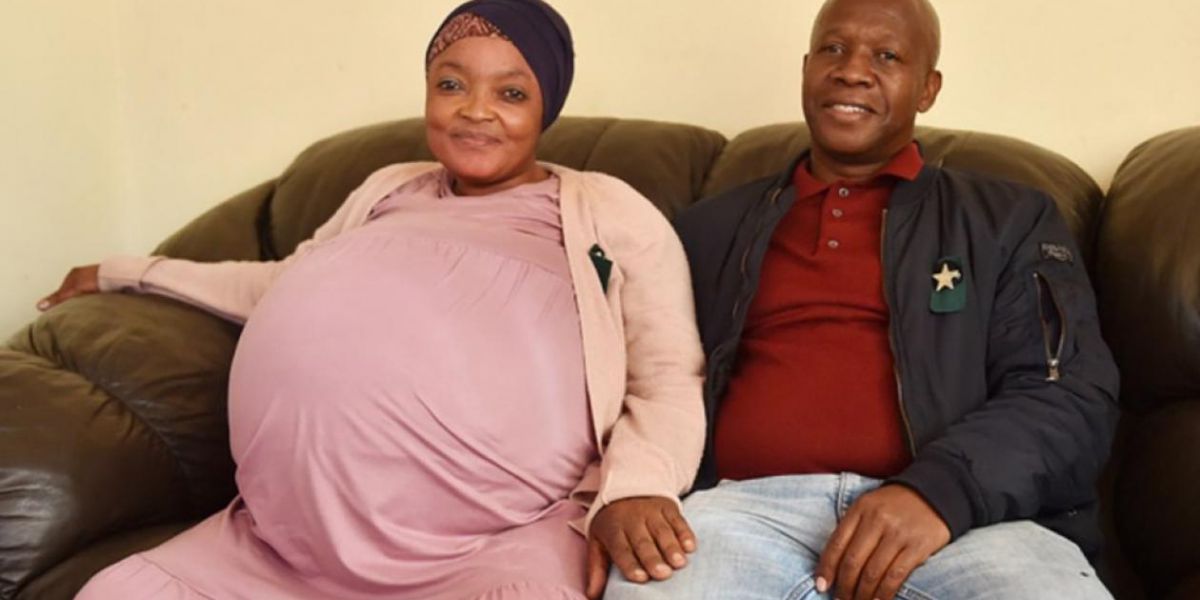 EFE Gosiame Thamara Sithole y su pareja.
