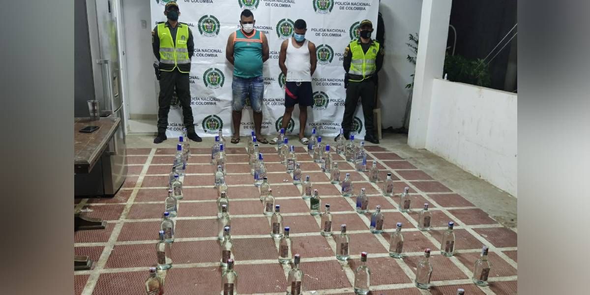 Hombres sorprendidos con licor adulterado.