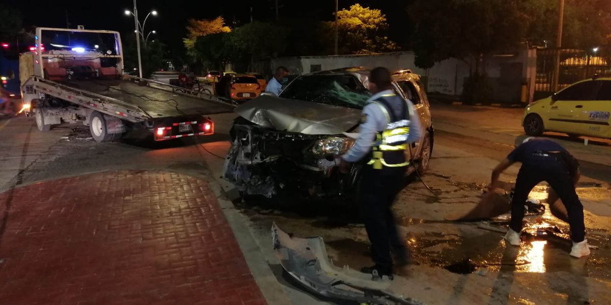 Cortesía Así quedó la camioneta en la que se movilizaba Juan Carlos de León.