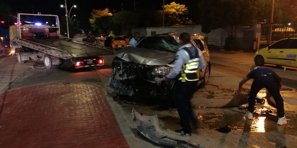 Así quedó la camioneta en la que se movilizaba Juan Carlos de León.