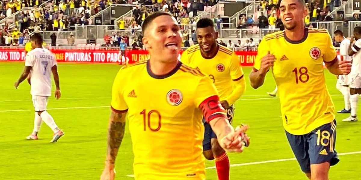 Juan Fernando Quintero celebrando el primer gol del partido.