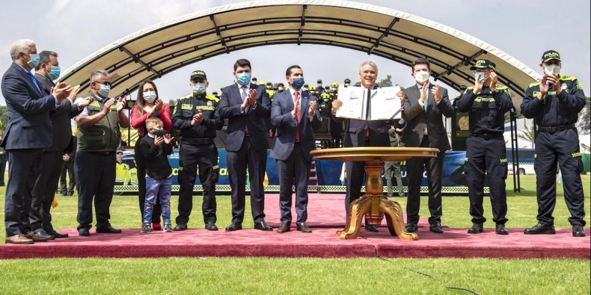 El Presidente Iván Duque, tras la sanción de la Ley.