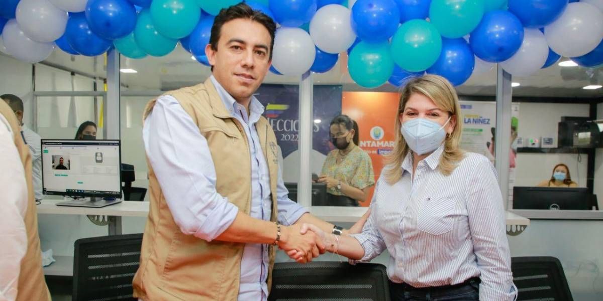 Alcaldía El registrador Nacional, Alexander Vega y la alcaldesa Virna Johnson, durante la inauguración.