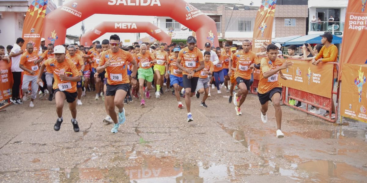 Gobernación del Magdalena. Más de 700 personas participaron en la carrera.