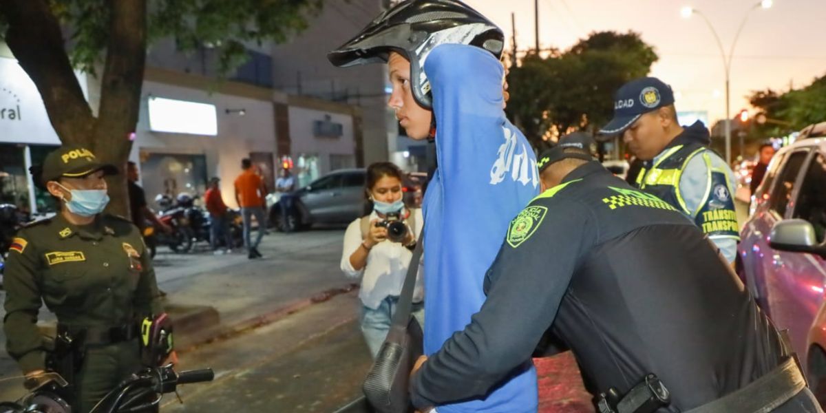 Policía Metropolitana de Santa Marta Puestos de control son ejecutados de manera permanente.
