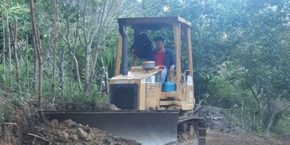 Una máquina trabajando en la Sierra.