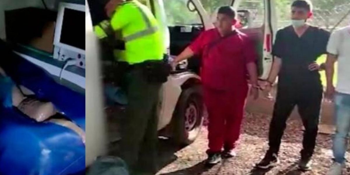 La 'narcoambulancia' sorprendida en Antioquia.