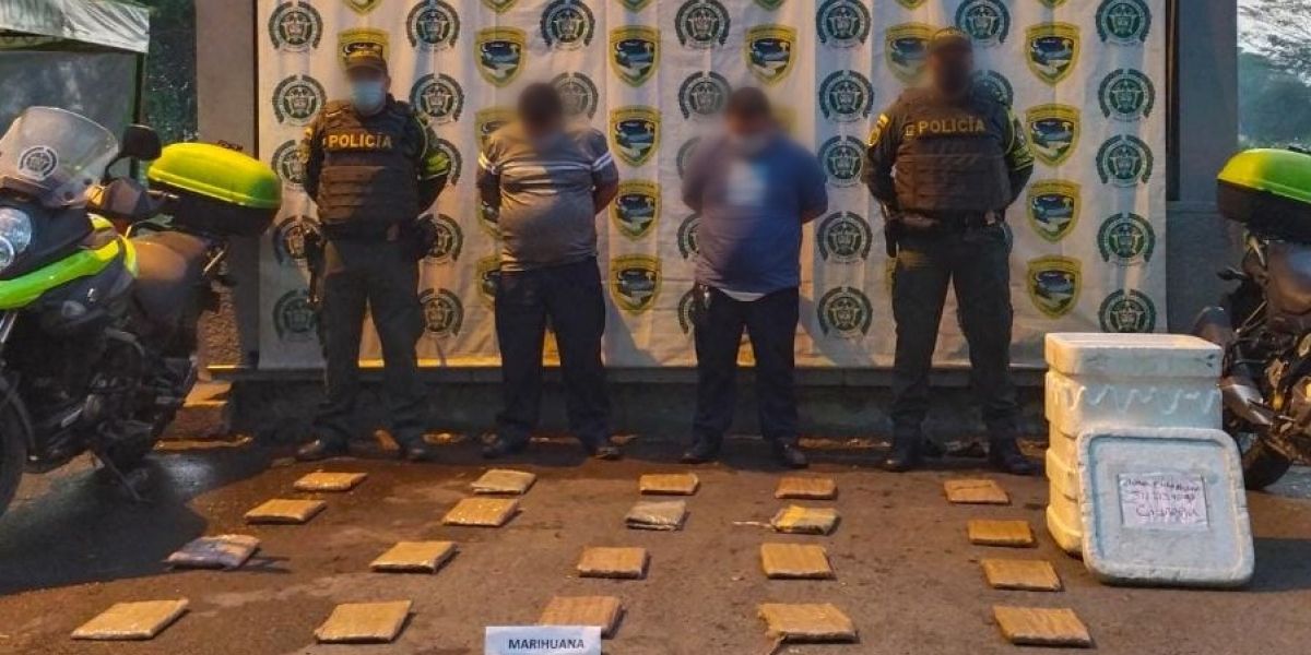 Policía Metropolitana de Santa Marta En el Peaje de Tucurinca se llevaron a cabo las capturas.