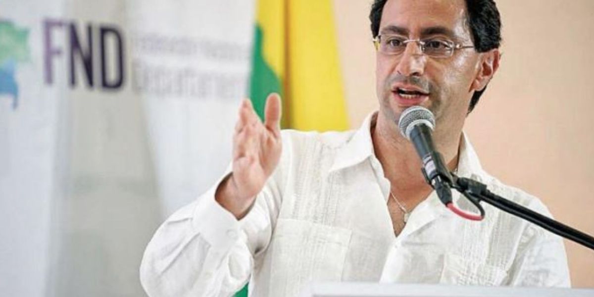 Seguimiento. Ministro de Hacienda, José Manuel Restrepo.
