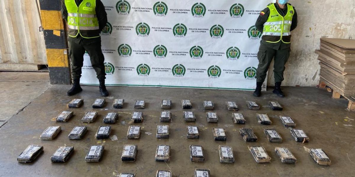 Policía Metropolitana de Santa Marta Con sofisticado equipo de rayos X incautan 44 mil gramos de cocaína.