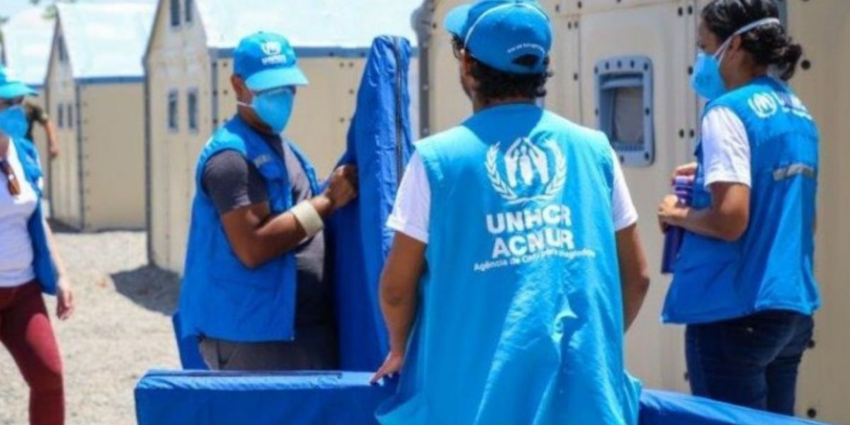 Envío de ayudas humanitarias a través de la Acnur. 