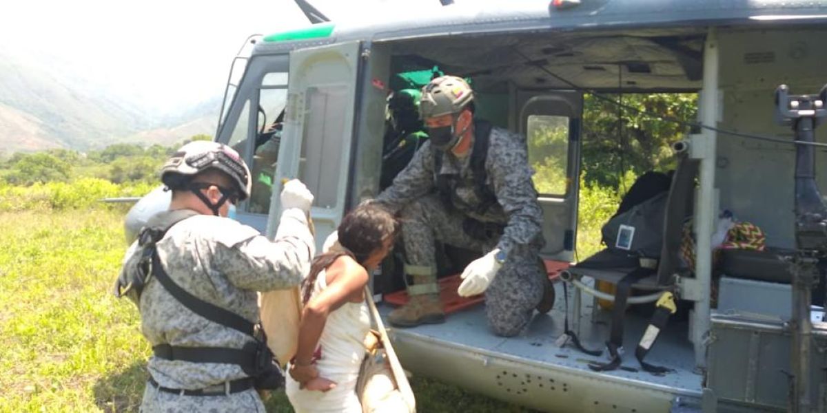 Fueron evacuados 5 menores Kogui a bordo de un helicóptero de la Fuerza Aérea.