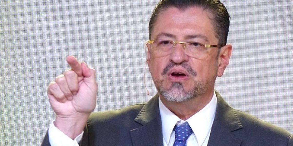 www.informa-tico.com Rodrigo Chaves, del Partido Progreso Social Democrático, ganó las elecciones presidenciales de segunda vuelta en Costa Rica.