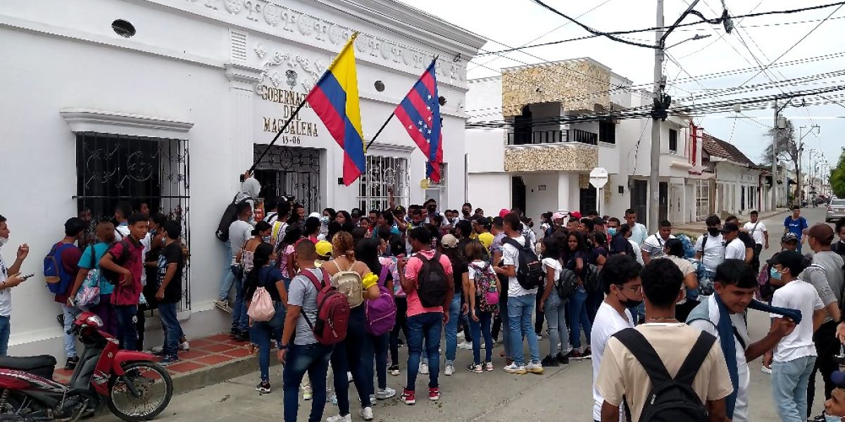 Los estudiantes llevan días protestando. 