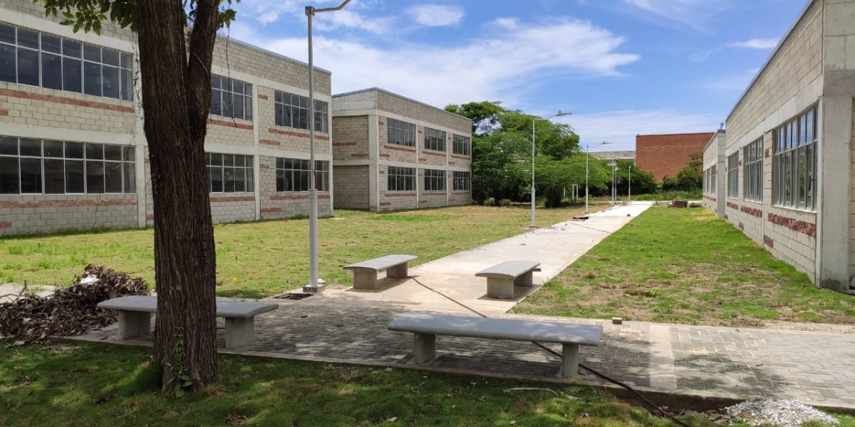 Inem Simón Bolívar La presunta agresión sexual se presentó en el colegio Inem Simón Bolívar.