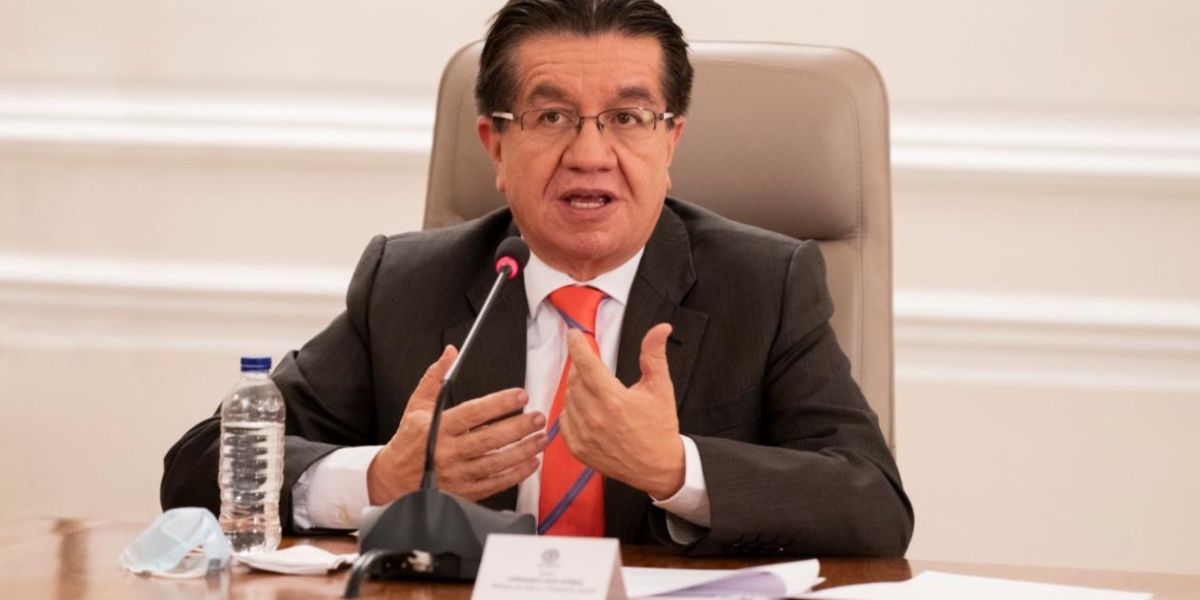 Ministerio de Salud Fernando Ruiz, ministro de Salud.
