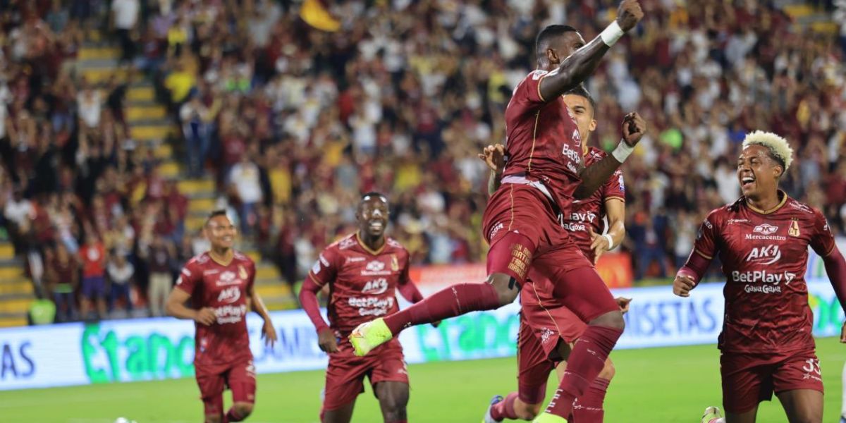 Sergio Mosquera celebra el gol de la clasificación a la final.