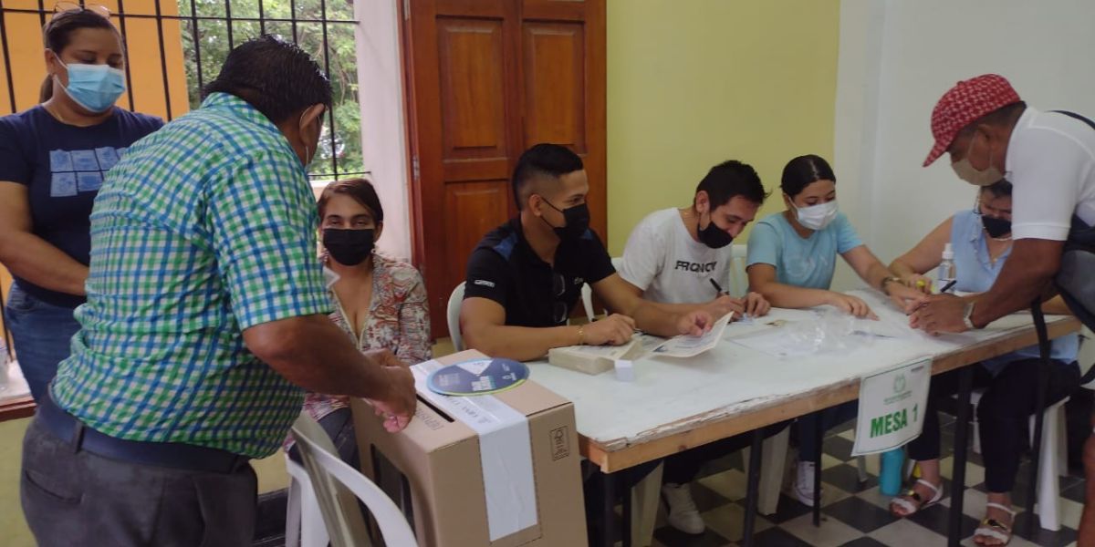 La Registraduría Nacional otorgó un mes para que las dos agrupaciones políticas postularan a sus testigos electorales.