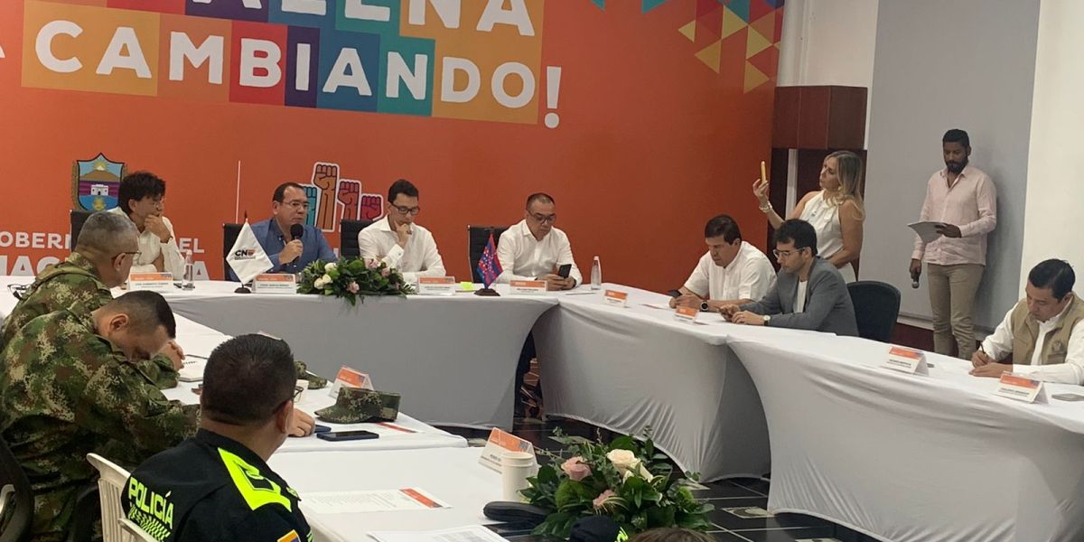 Cerca de las 9:00 de la mañana comenzó la reunión. 