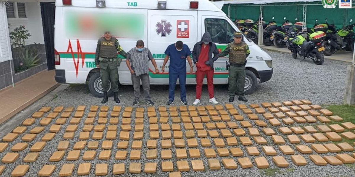 Fiscalía Los tres tripulantes de la ambulancia fueron capturados en situación de flagrancia.