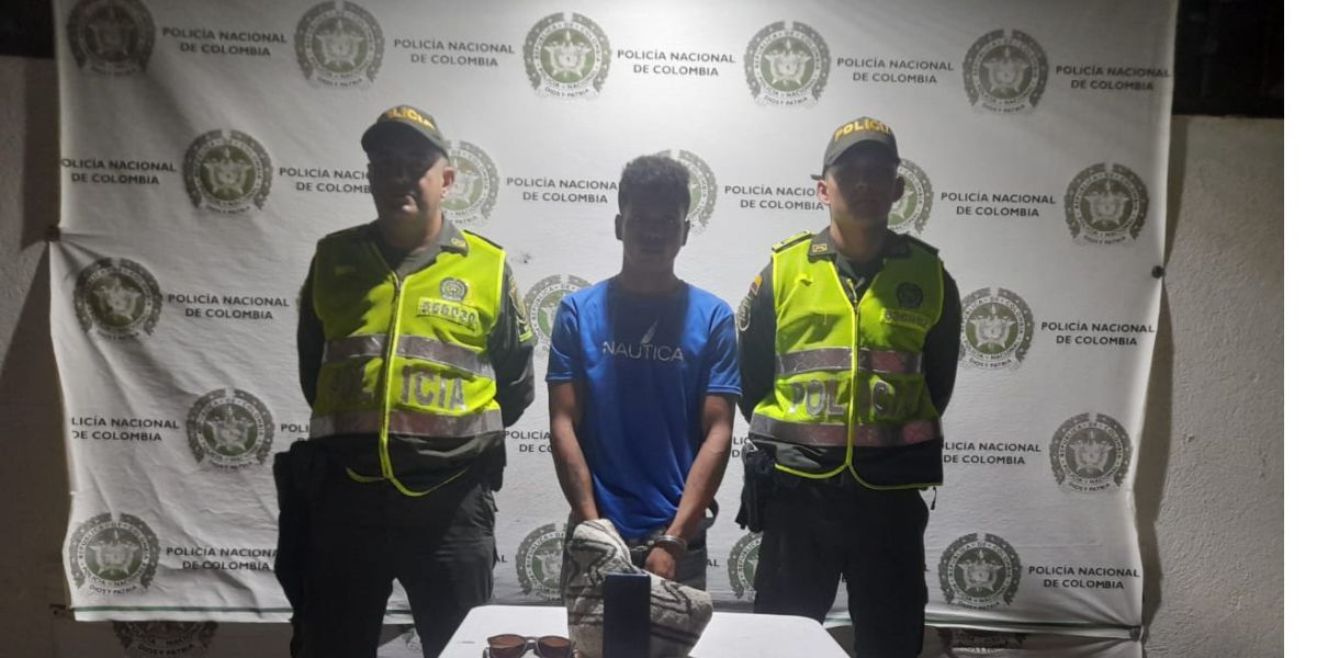 Policía Metropolitana de Santa Marta El capturado fue dejado a disposición de la Fiscalía General de la Nación por el delito de hurto.